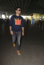 Sushant Singh Rajput snapped at airport on 21st Oct 2016 (37)_580b5d00ea69d.JPG