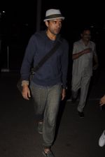 Farhan Akhtar snapped at airport on 22nd Oct 2016 (14)_580c550d860fc.JPG