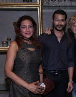 Parvati Khan, Jatin Khan at the launch of Rohit Bal crystals on 22nd Oct 2016_580c5911cfbb1.JPG