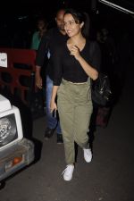 Shraddha Kapoor snapped at airport on 22nd Oct 2016 (23)_580c55454bd9a.JPG