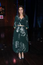 Shraddha Kapoor promote Rock On 2 on the sets of Yaaron Ki Baraat Show on Zee Tv on 23rd Oct 2016 (54)_580db22a0024a.JPG
