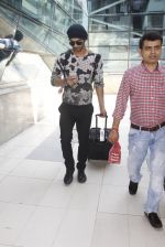 Sushant Singh Rajput snapped at airport on 24th Oct 2016 (37)_580f66758a211.JPG