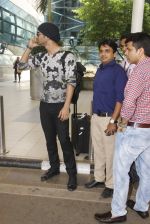 Sushant Singh Rajput snapped at airport on 24th Oct 2016 (39)_580f66770e0b8.JPG