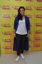 Swara Bhaskar at radio mirchi on 24th Oct 2016 (6)_580f66bb2fd4d.JPG