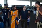 Kailash Kher snapped at airport on 25th Oct 2016 (47)_58104eefcac23.JPG