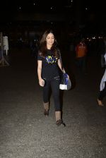 Yami Gautam snapped at airport on 25th Oct 2016 (21)_58105d49a4dc6.JPG