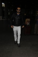 Emraan Hashmi snapped at airport on 26th Oct 2016 (15)_5812f37f1bf18.JPG