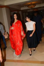 Katrina Kaif came for dinner with Kiran Rao on 26th Oct 2016 (1)_5812f066bb4fb.jpg