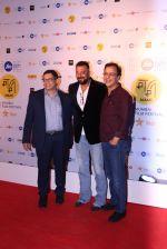 Sanjay Dutt, Vidhu Vinod Chopra at closing ceremony of MAMI Film Festival 2016 on 27th Oct 2016 (49)_5814b7190430e.JPG