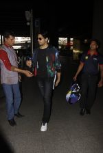 Sidharth Malhotra snapped at airport on 28th Oct 2016 (3)_5814c12c56383.JPG
