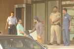 Aamir Khan snapped at Ambani hospital on 29th Oct 2016 (11)_58172c44afb3a.JPG