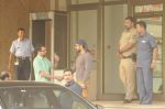Aamir Khan snapped at Ambani hospital on 29th Oct 2016 (14)_58172c46dbca4.JPG
