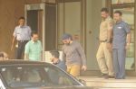 Aamir Khan snapped at Ambani hospital on 29th Oct 2016 (17)_58172c48e5083.JPG