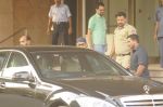 Aamir Khan snapped at Ambani hospital on 29th Oct 2016 (20)_58172c4af04f4.JPG