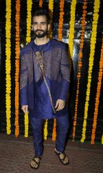 Karan Tacker at Ekta Kapoor_s Diwali bash on 29th Oct 2016 (162)_581738a128efd.JPG