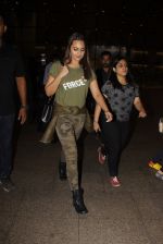 Sonakshi Sinha snapped at airport on 3rd Nov 2016 (15)_581c2d745985f.JPG
