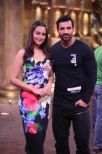 Sonakshi Sinha, John Abraham promotes Force 2 on the sets of Comedy Nights Bachao in Mumbai on 7th Nov 2016 (26)_582191f13d913.JPG