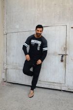 John Abraham with Cast of Force 2 spotted at Mehboob Studio in Bandra on 9th Nov 2016 (86)_582479f4a4c83.JPG