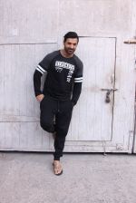 John Abraham with Cast of Force 2 spotted at Mehboob Studio in Bandra on 9th Nov 2016 (92)_582479fe809ab.JPG