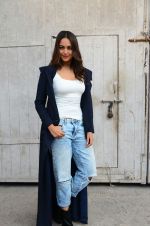 Sonakshi Sinha with Cast of Force 2 spotted at Mehboob Studio in Bandra on 9th Nov 2016 (6)_58240c0cec170.jpg