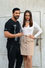 Sonakshi Sinha, John Abraham promote Force 2 on 10th Nov 2016 (33)_58247ef012a5d.jpg