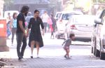 Riteish Deshmukh, Genelia D Souza snapped with son on 10thNov 2016 (1)_58257798cfd3a.JPG