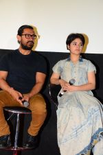 Aamir Khan and Zaira Wasim at Dangal press meet in Mumbai on 12th Nov 2016 (66)_582813aa5546b.JPG