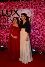 Anushka Sharma at Lux Golden Rose Awards 2016 on 12th Nov 2016 (125)_5828560555a4e.JPG