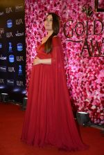 Kareena Kapoor at Lux Golden Rose Awards 2016 on 12th Nov 2016 (823)_5828521fbaeb9.JPG