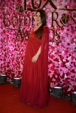 Kareena Kapoor at Lux Golden Rose Awards 2016 on 12th Nov 2016 (836)_5828522b7b5c8.JPG