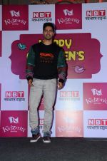 varun dhawan at children_s day event at kidzania on 14th Nov 2016 (5)_582aa74bcd4d9.jpg