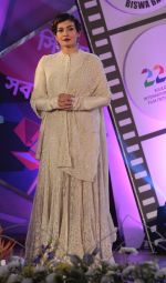 Raveena Tandon at closing ceremony of Kolkata film festival on 18th Nov 2016 (22)_58305e8005806.jpg