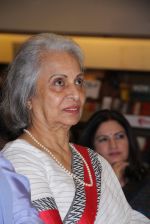 Waheeda Rehman at the launch of Anjali Chabbria_s book in Mumbai on 24th Nov 2016 (273)_58384a57a87f1.JPG