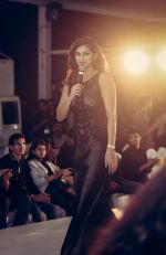 at Archana Kochhar fashion show in Mumbai on 25th Nov 2016 (1)_58396e735a729.jpg