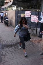 Nimrat Kaur snapped in Mumbai on 28th Nov 2016 (7)_583d186a51dee.jpg