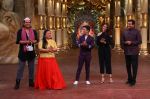 Sanjeev Kapoor, Surveen Chawla and Mudassar Khan grace the stage of COmedy Nights Bachao Taaza  (1)_584114611f22d.jpg