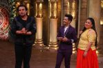 Sanjeev Kapoor, Surveen Chawla and Mudassar Khan grace the stage of COmedy Nights Bachao Taaza  (10)_584114b723b6b.jpg