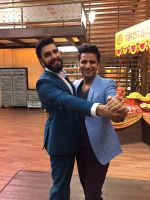 Ranveer Singh and Kunal Kapur on the sets of Masterchef season 5_5842341c7e66d.jpg