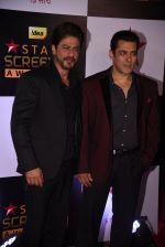 Salman Khan, Shahrukh Khan at 22nd Star Screen Awards 2016 on 4th Dec 2016 (1019)_58465e44b742d.JPG