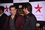 Salman Khan, Shahrukh Khan at 22nd Star Screen Awards 2016 on 4th Dec 2016 (1073)_58465e4d77ad2.JPG
