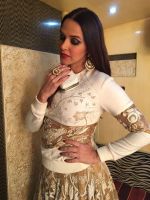 Neha Dhupia at Yuvi Ki shaadi in Rahul Mishra n Sunita Shekhawat jewels  (5)_5847a658eb38f.jpg