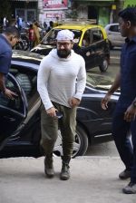 Aamir Khan snapped in Mumbai on 7th Dec 2016 (4)_584903a1d5de9.JPG