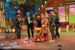 Ali Asgar celebrates his birthday on the sets of The Kapil Sharma Show on 7th Dec 2016 (4)_584901281ed4f.jpg