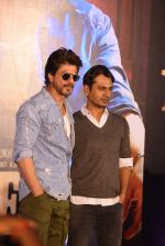Shahrukh Khan, Nawazuddin Siddiqui at Raes trailer launch on 7th Dec 2016 (21)_58490def1291e.JPG