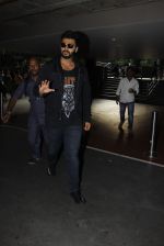 Arjun Kapoor snapped in airport on 8th Dec 2016 (1)_584a43faec01d.JPG
