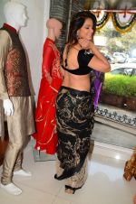 Neetu Chandra at designer Sandhya Singh collection launch on 15th Dec 2016 (6)_58538ec7d1c41.jpg
