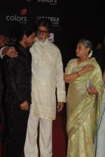 Shah Rukh Khan, Amitabh Bachchan and Jaya Bachchan at the Sansui COLORS Stardust Awards (8)_5858d0d8bf402.JPG