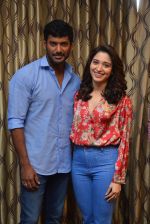 Vishal and Tamannaah Bhatia (7)_5858c88319b4a.jpg