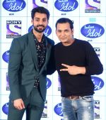 Karan Wahi and Paritosh Tripathi on the sets of Indian Idol on 20th Dec 2016_585a2dc96ca2e.JPG