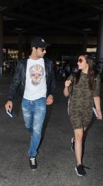 Alia Bhatt, Sidharth Malhotra snapped at airport on 21st Dec 2016 (10)_585b78e306146.jpg